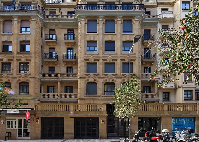 The Collection - Aura 아파트